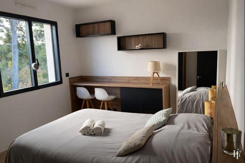 Photo of Bedroom in Eguilles