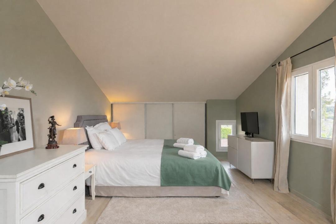 Photo of Bedroom in Eguilles