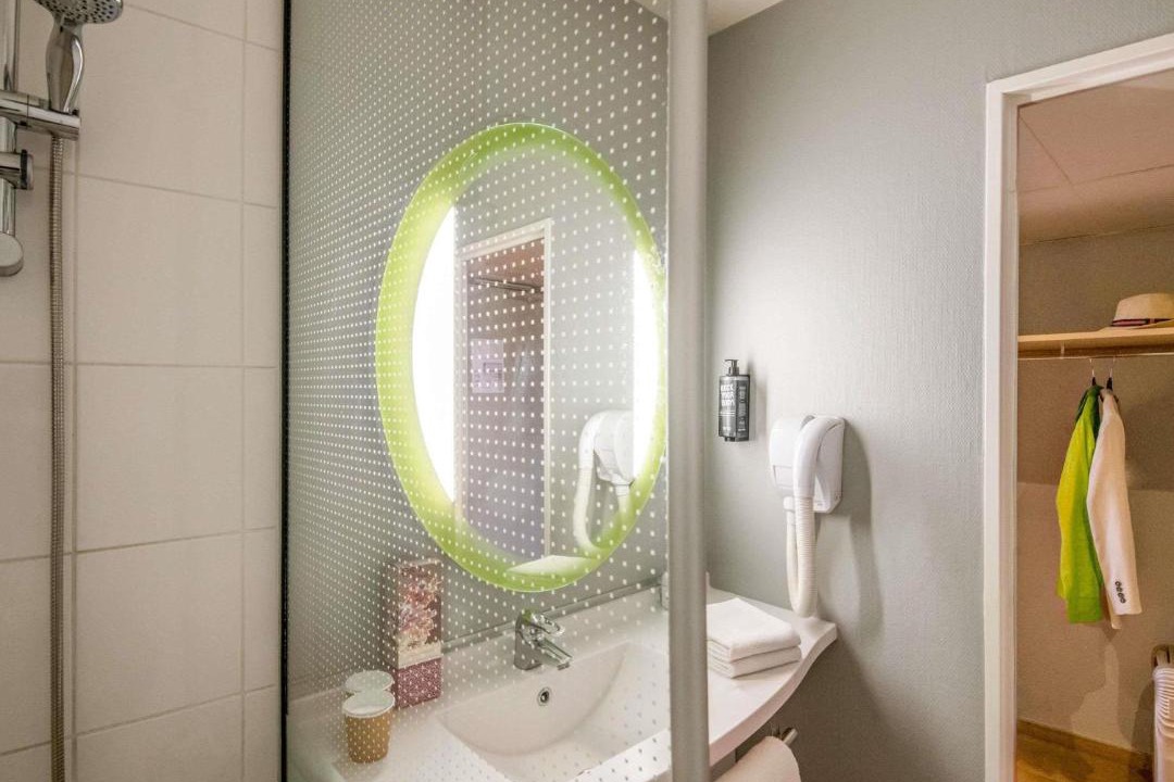 Photo of Bathroom in Hyeres City Centre