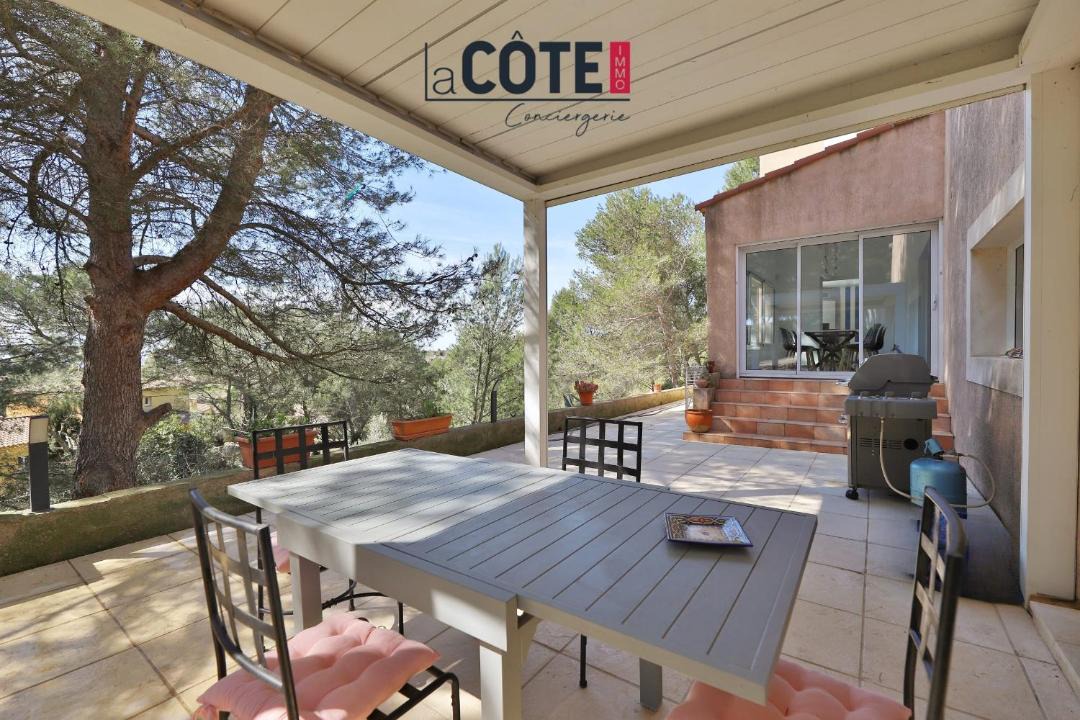 Photo of Patio Balcony in Ensues-la-Redonne