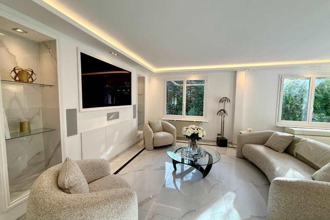 Photo of Livingroom in California - Pezou