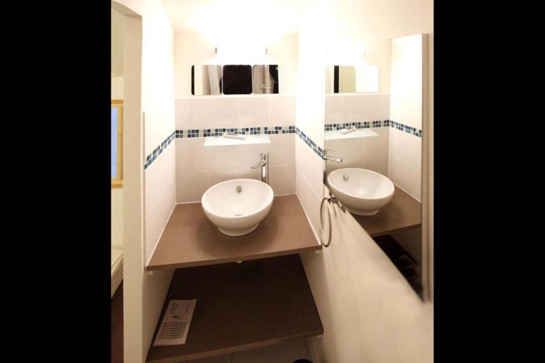 Photo of Bathroom in Avignon City Centre