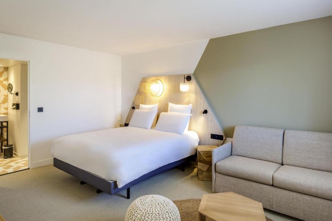 Photo of Bedroom in Mandelieu-La-Napoule