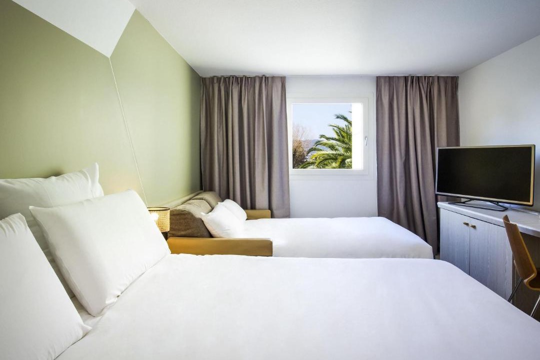 Photo of Bedroom in Mandelieu-La-Napoule