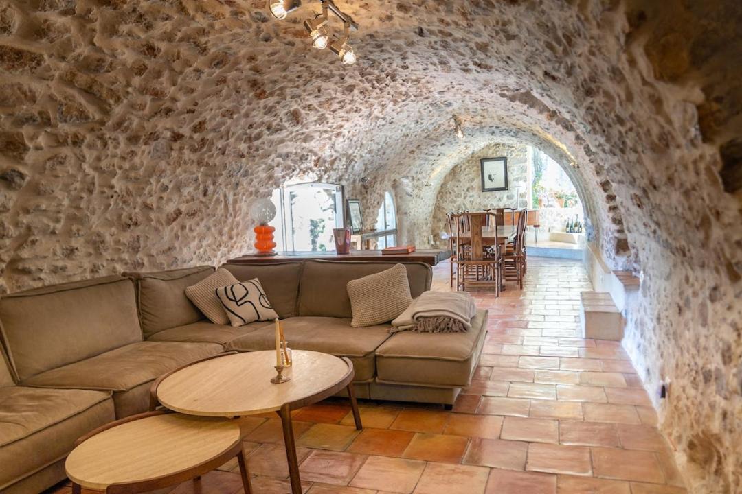 Photo of Others in Chateauneuf-Villevieille