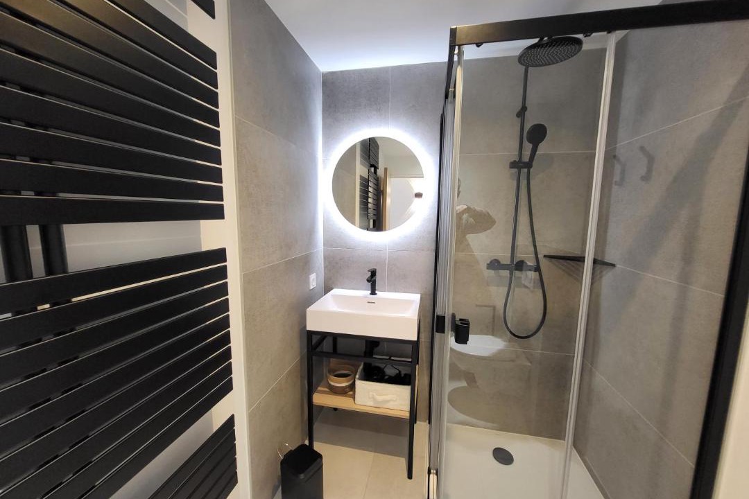 Photo of Bathroom in Faucon-de-Barcelonnette