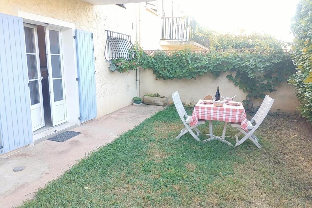 Photo of Others in Raphele-les-Arles