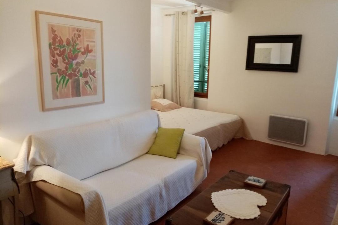 Photo of Bedroom in Hyeres City Centre