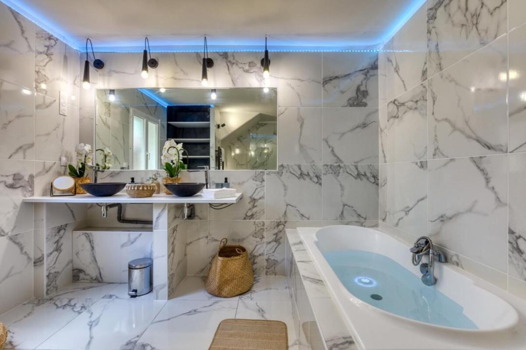 Photo of Bathroom in Junas