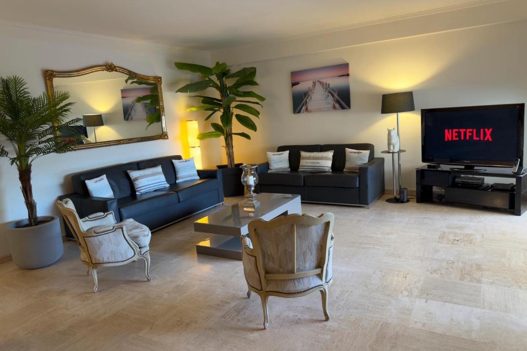 Photo of Livingroom in California - Pezou
