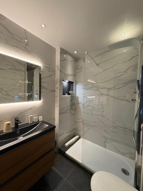 Photo of Bathroom in California - Pezou