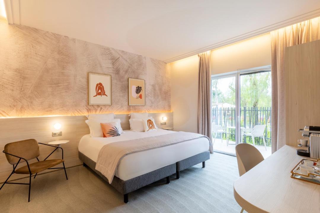 Photo of Bedroom in Mandelieu-La-Napoule