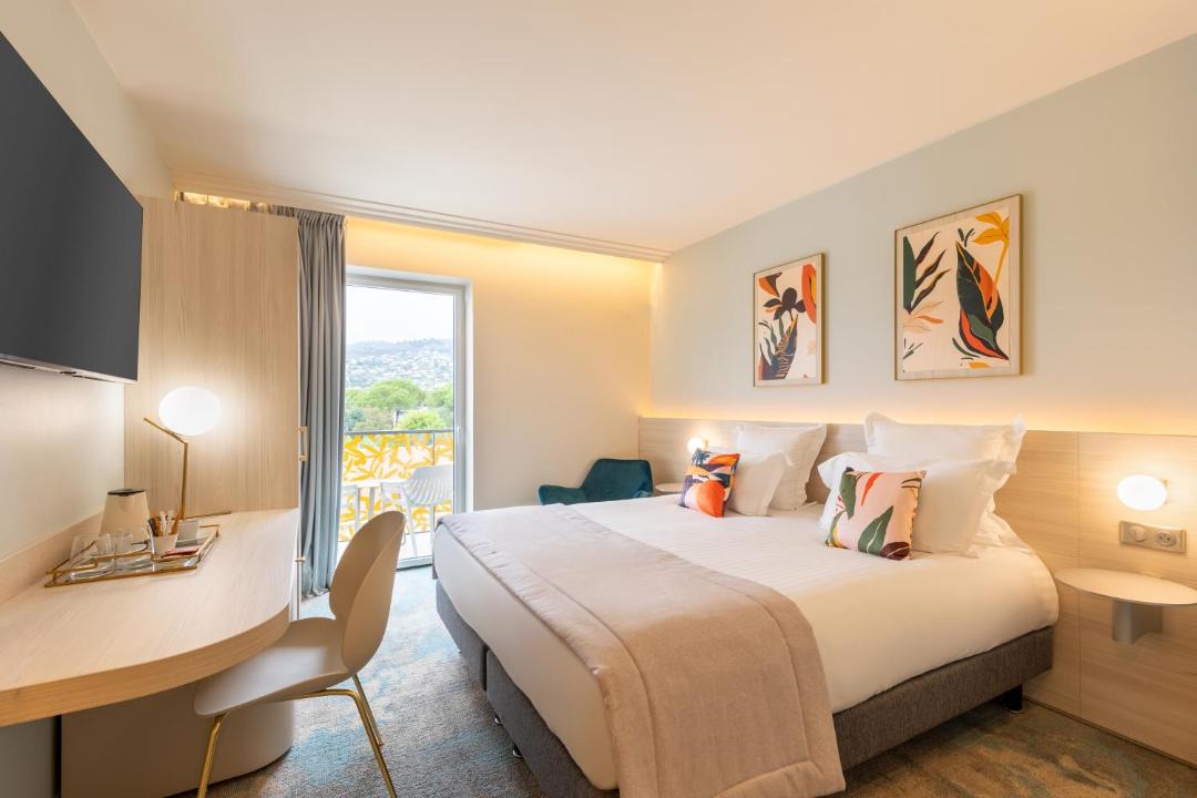 Photo of Bedroom in Mandelieu-La-Napoule