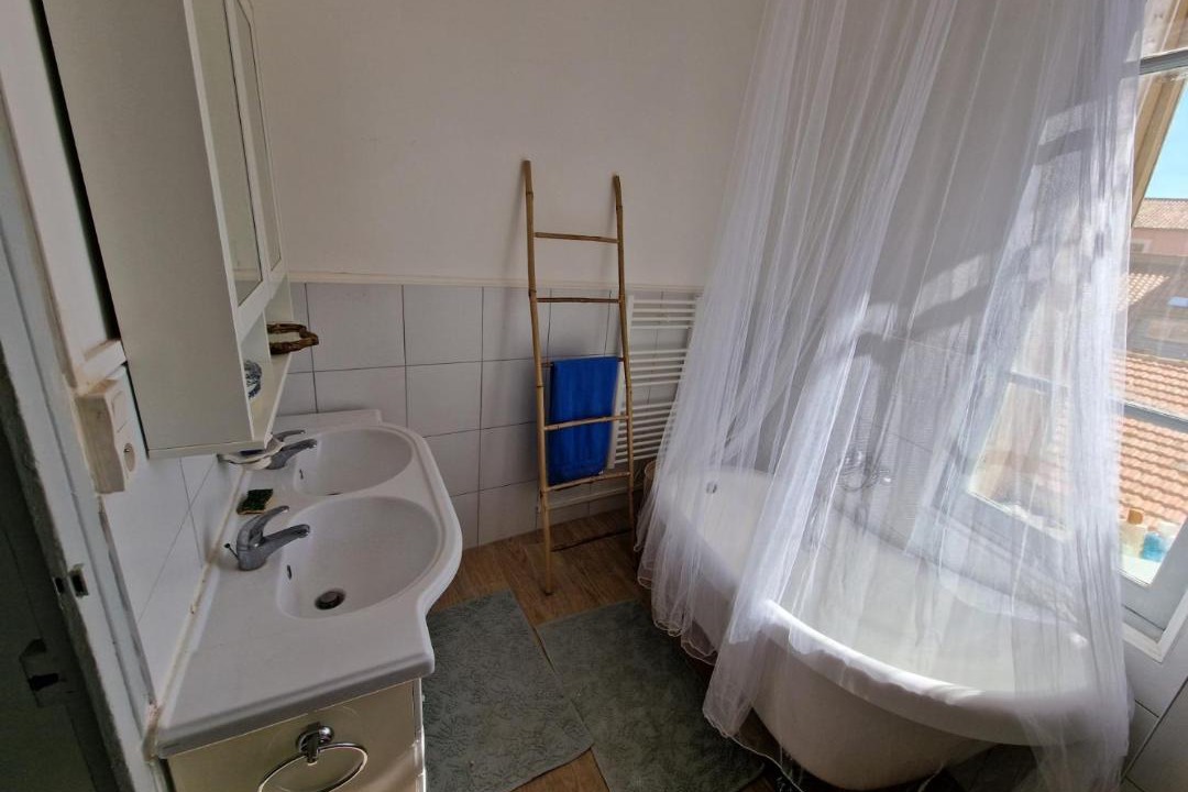Photo of Bathroom in Beziers City Centre