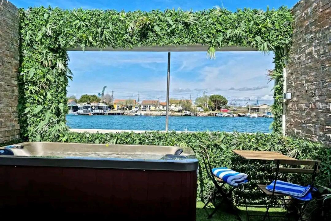 Photo of Others in Port-Saint-Louis-du-Rhone