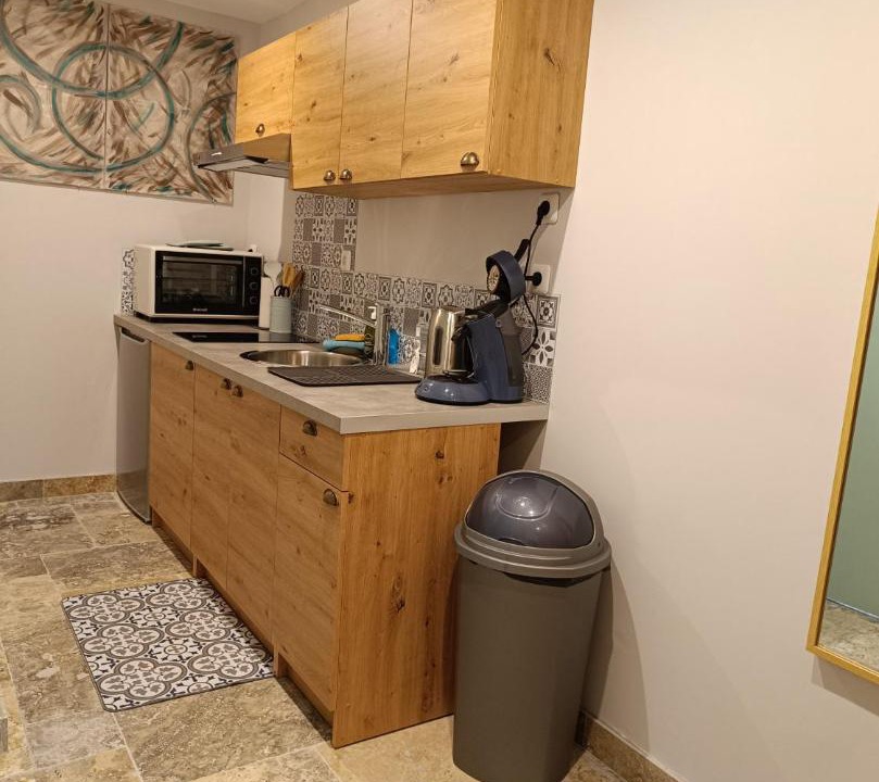 Photo of Others in Aurons