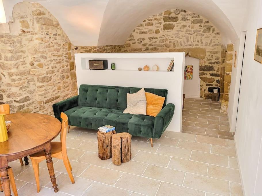 Photo of Livingroom in Montaren-et-Saint-Mediers