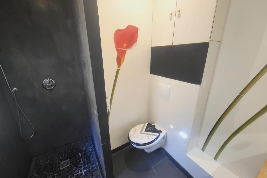 Photo of Bathroom in Avignon City Centre