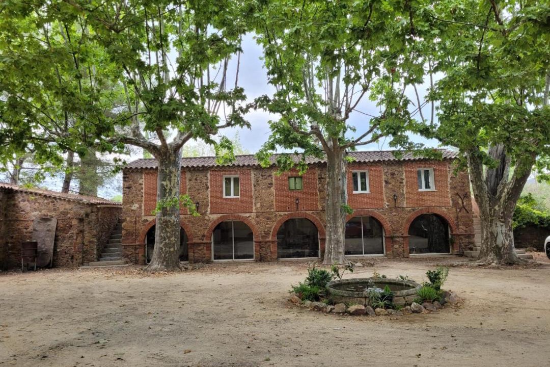 Photo of Buildings in La Crau