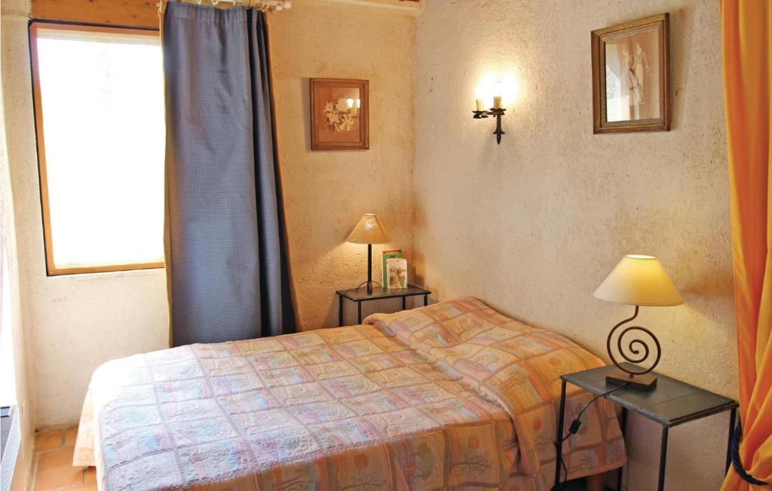 Photo of Bedroom in Mallefougasse-Auges