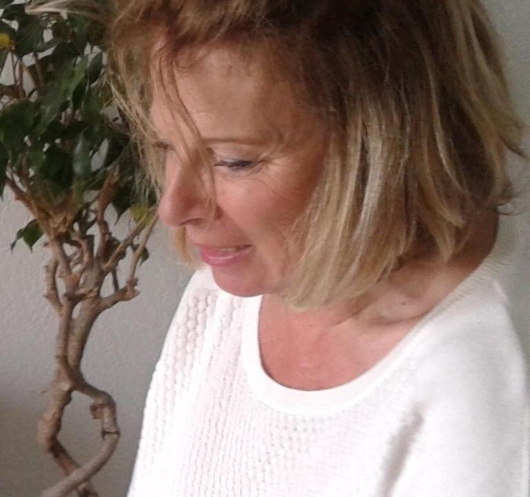 Photo of Human In Picture in Claviers