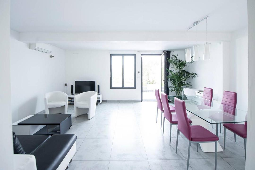 Photo of Livingroom in 8th Arrondissement