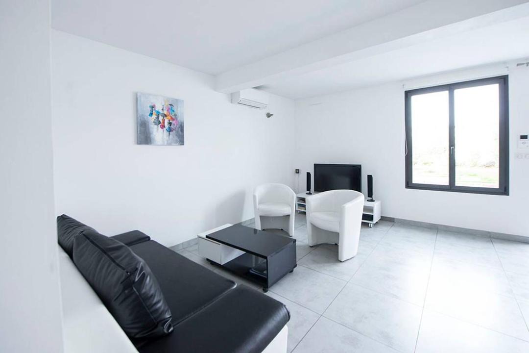 Photo of Livingroom in 8th Arrondissement