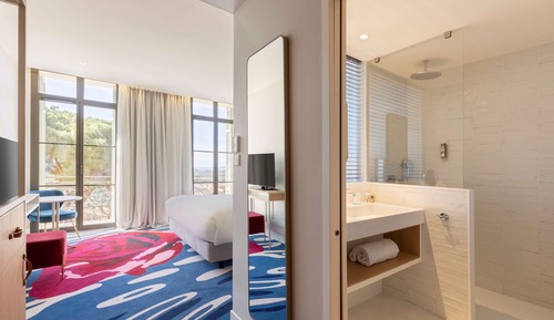 Deluxe Room, 1 King Bed, Non Smoking, Sea View (with Sofabed)