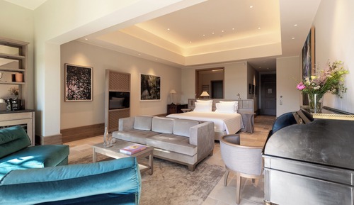Suite (Elysia)