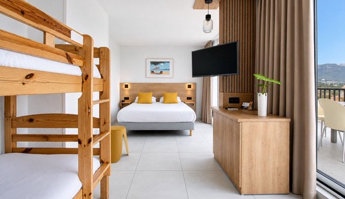Comfort Quadruple Room, Mountain View