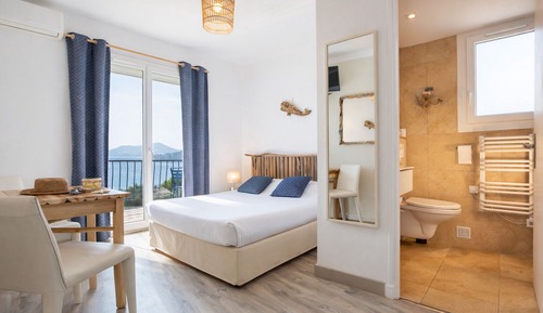 Superior Double Room, Ground or First Floor Balcony, Sea Siew (bois flotté)