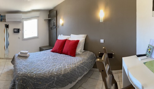 Classic Double Room, Private Bathroom, Garden View