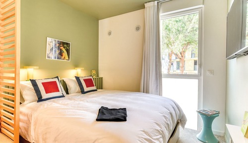 Adjoining Comfort Rooms 