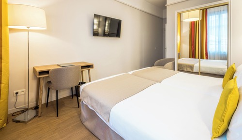 Twin Room, Park Side