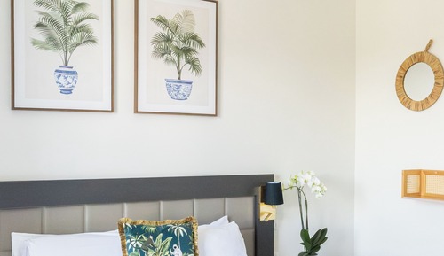 Comfort Room, Balcony