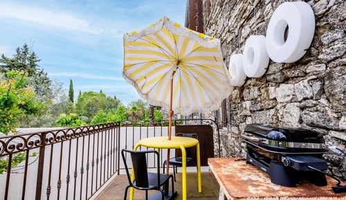 Deluxe Apartment, Courtyard View