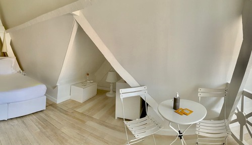 Duplex Atelier Room 9 