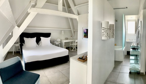 Atelier Room 7 