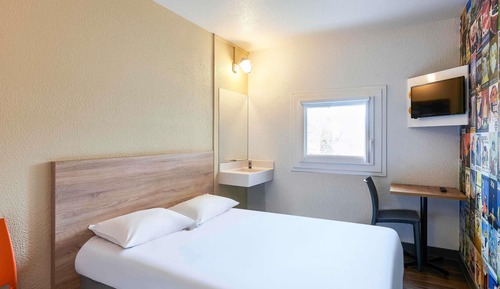 Chambre double avec salle de bain commune