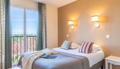 Superior Two-Bedroom Apartment with Air Conditioning, Sleeping Alcove and Balcony (8 People)