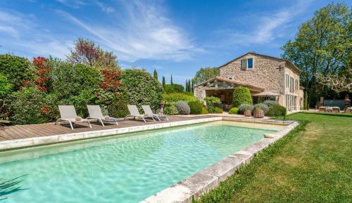 Villa with Garden View