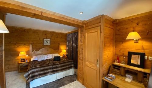 Double or Twin Room with Mountain View