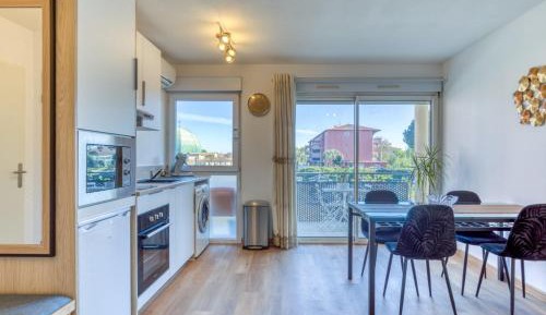 Superior One-Bedroom Apartment with Balcony