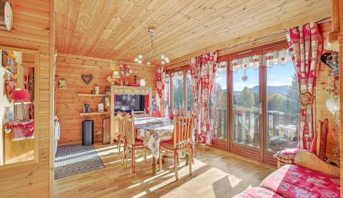 Two-Bedroom Deluxe Apartment with Balcony