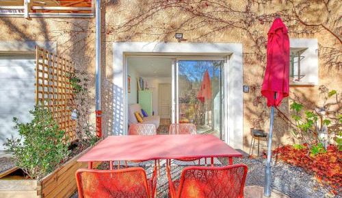 One-Bedroom Apartment with Garden View