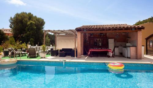 Two-Bedroom Deluxe Apartment with Garden View