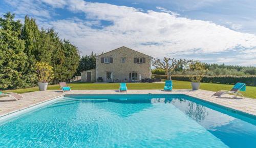 Villa with Garden View