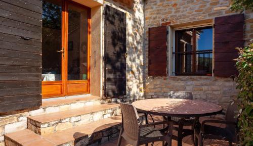 Two-Bedroom Apartment with Mountain View