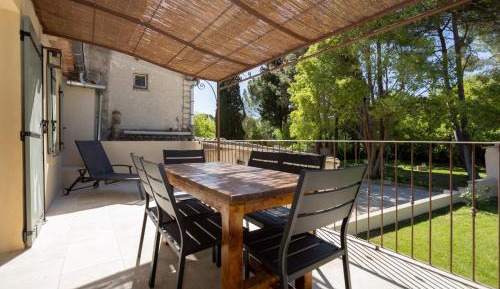 Two-Bedroom Deluxe Apartment with Garden View