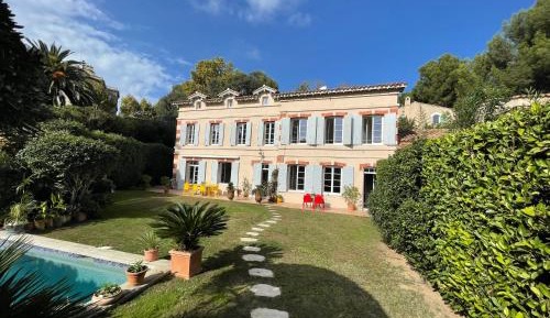 Villa with Garden View